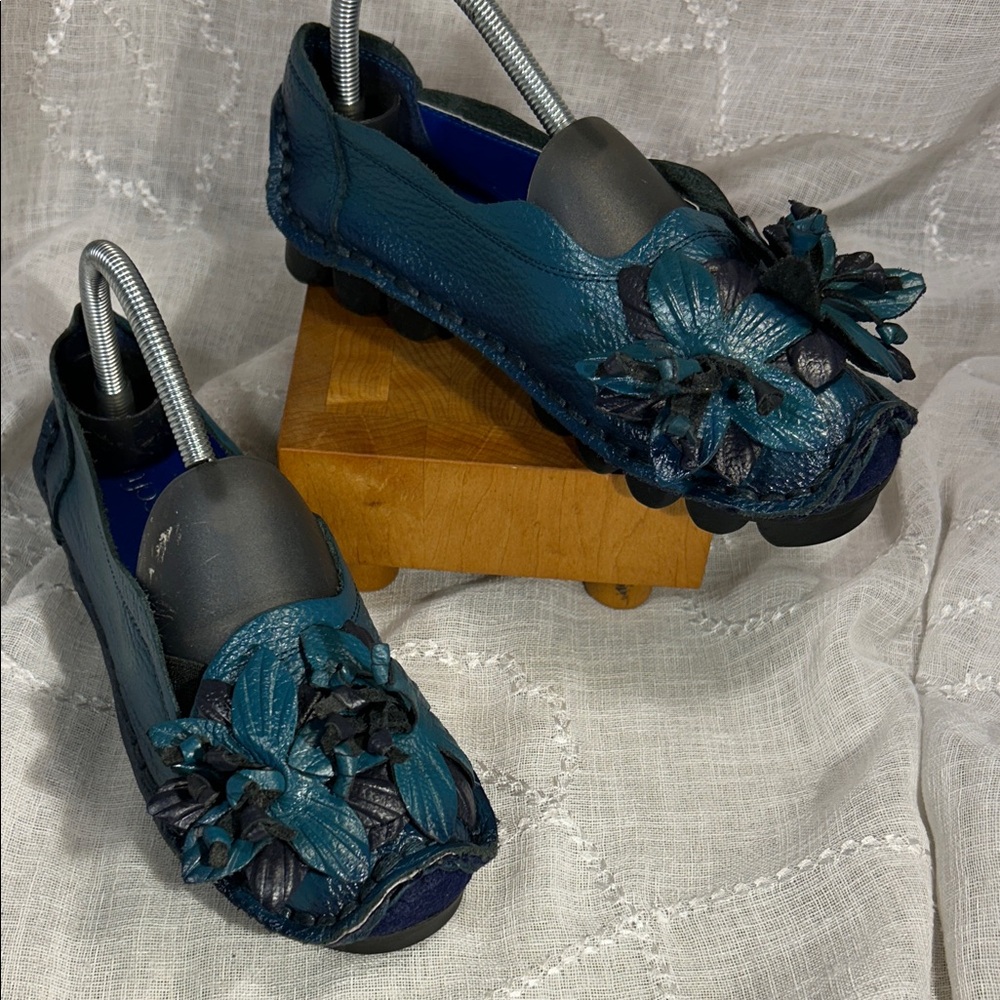 NWOT Eocofu leather flower slide in shoes